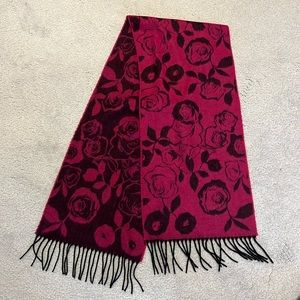 Beautiful soft scarf with fringe.Reversible for different colored background